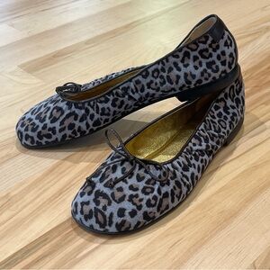 Taryn Rose Animal Cheetah Leopard Print Leather Ballet Flats - Blue, Size 39.5
